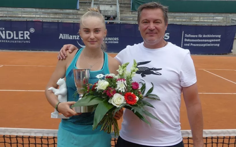 Preview Эдуард Кудерметов о сестринском соперничестве Вероники и Полины Кудерметовых: «Младшая стремится догнать, старшая – удержать лидерство… Это естественно для спорта»