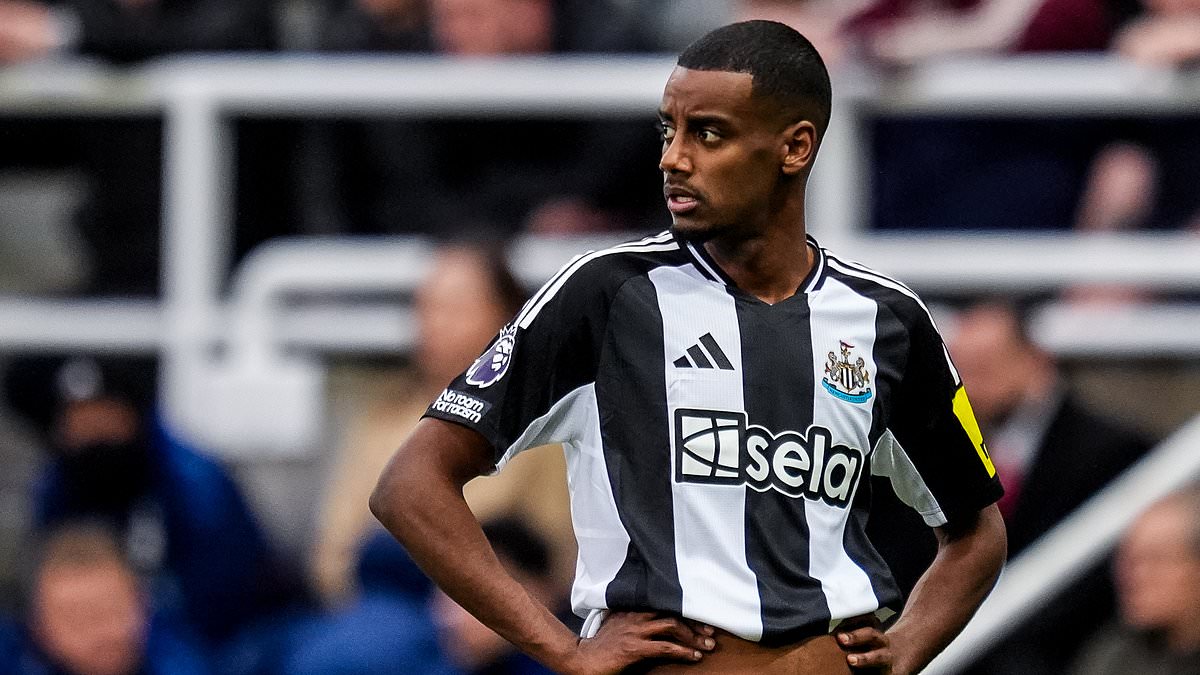 Preview Александр Исак виноват! Форвард «Ливерпуля» раскритикован за «непрофессионализм» на фоне заявлений, что он «должен «Ньюкаслу»» за отказ тренироваться и играть