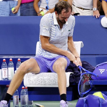 Даниил Медведев высказал претензии судье после поражения в Шанхае