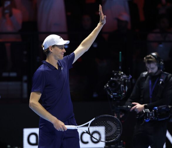 Янник Синнер разгромил Новака Джоковича и вышел в финал Six Kings Slam, где встретится с Алькарасом